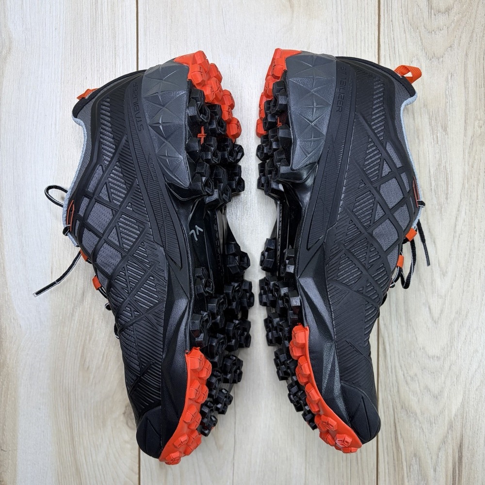 La Sportiva® Men's 10 M AKYRA II Gore-Tex Hiking Shoe in Carbon/Cherry Tomato - Picture 4 of 12